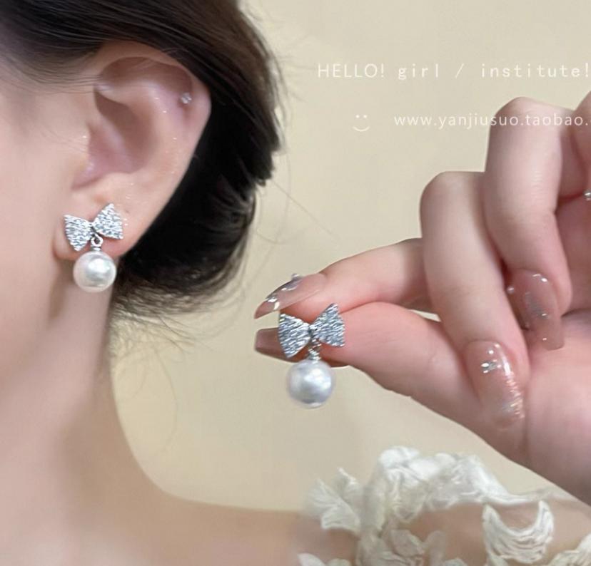 Bow Pearl Earrings