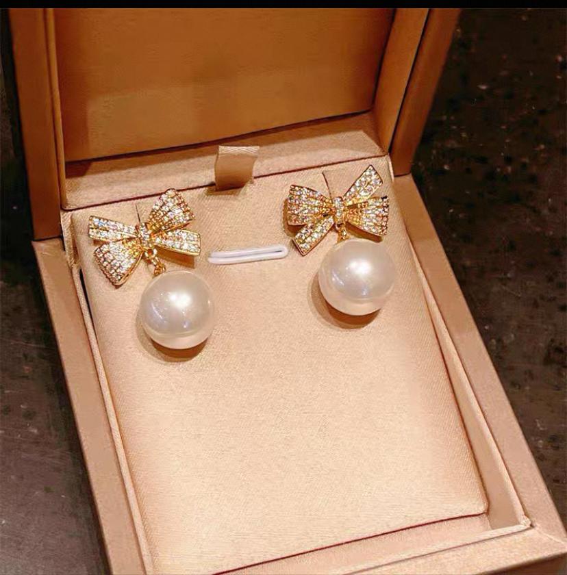 Bow Pearl Earrings