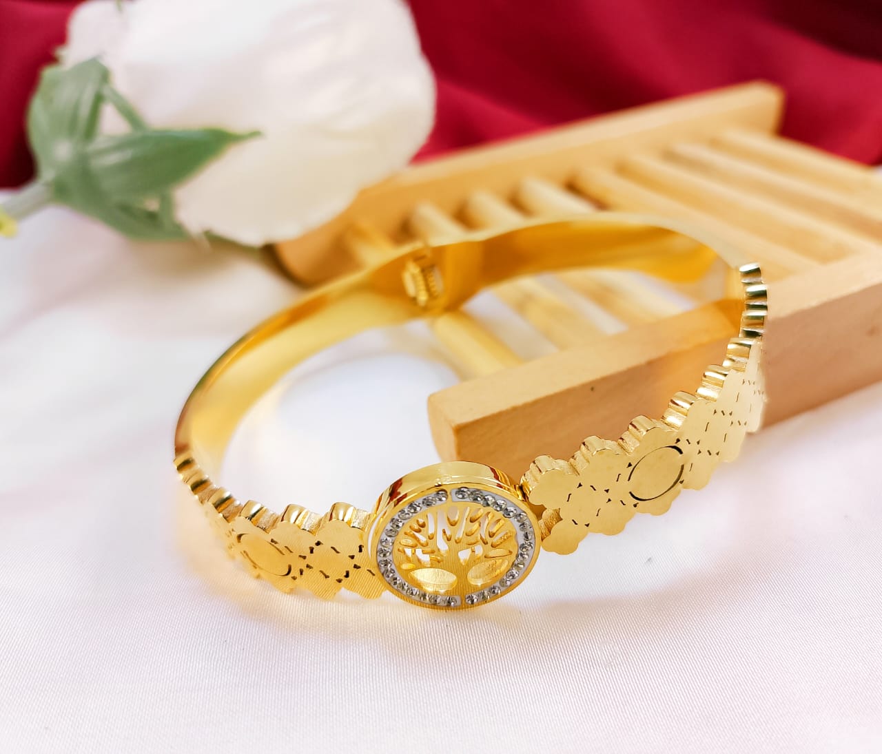 Luxurious Designer Bangle – Elegance Meets Sophistication